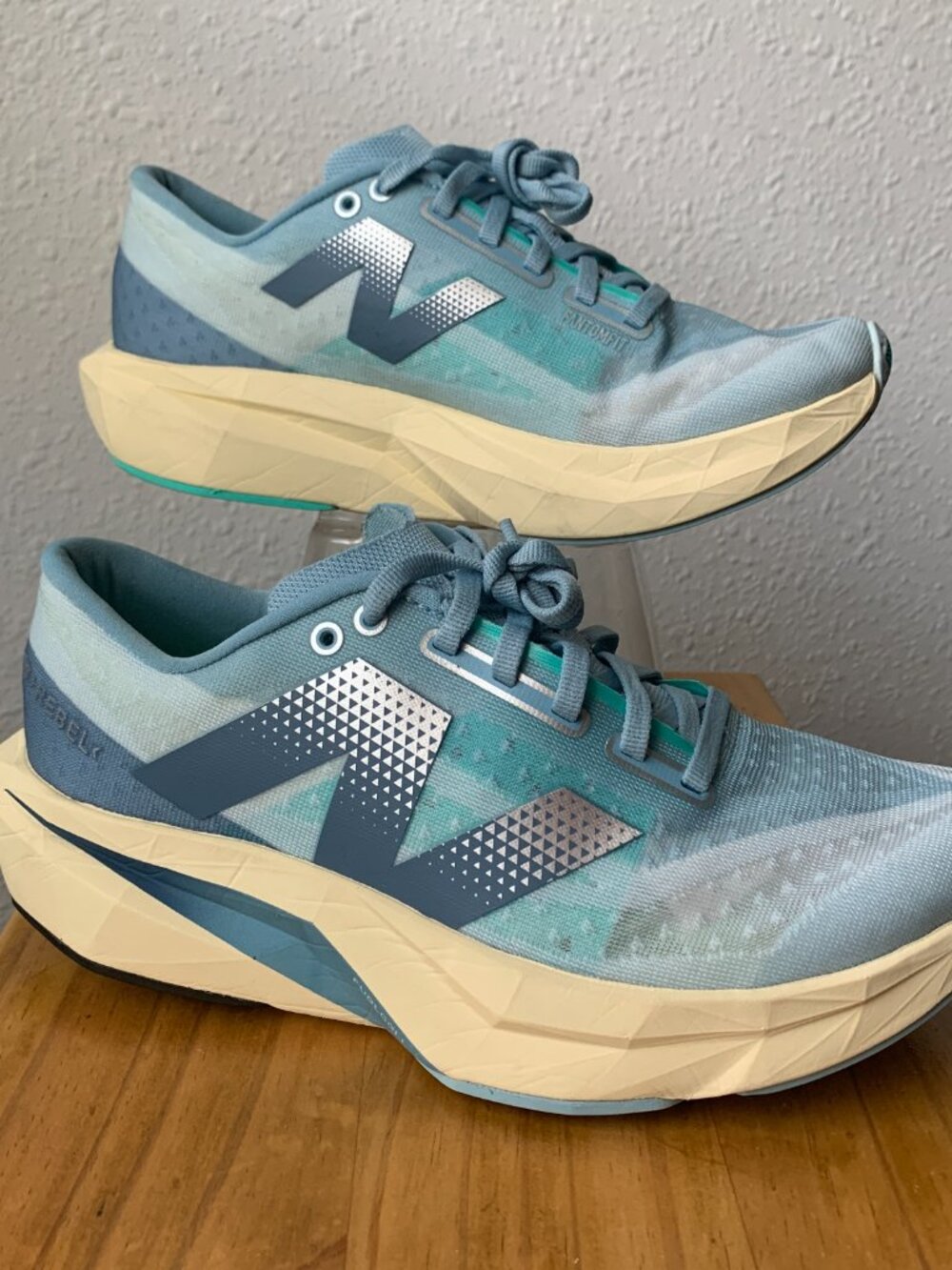 New Balance FuelCell Rebel v4 Quarry Blue Running Shoes Womens Size 8.5 B WFCXCH